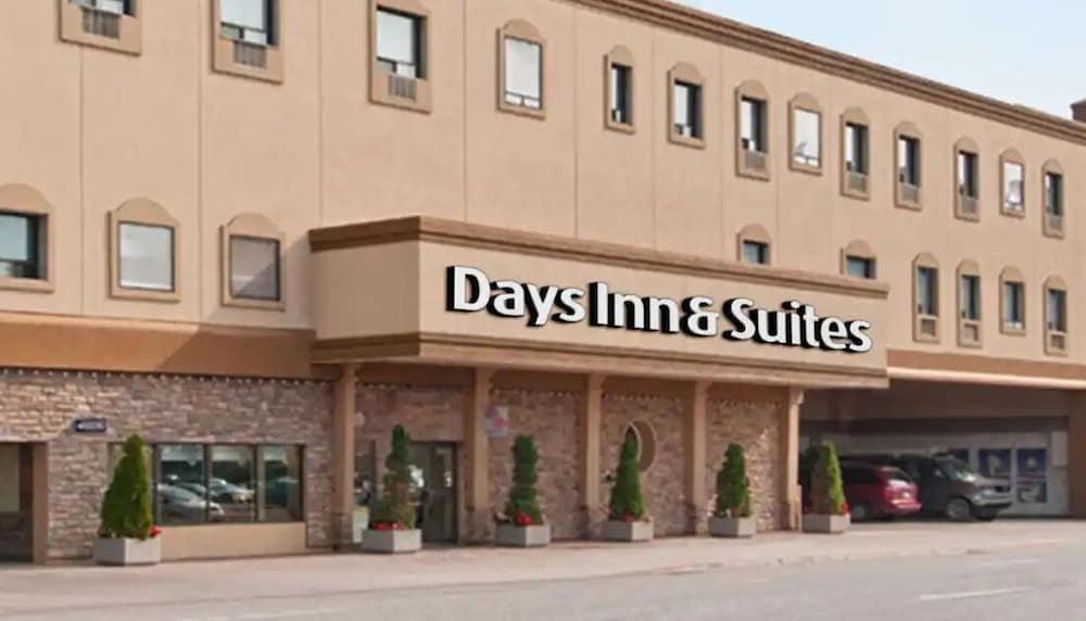 Days Inn & Suites By Wyndham Sault Ste. Marie On Экстерьер фото
