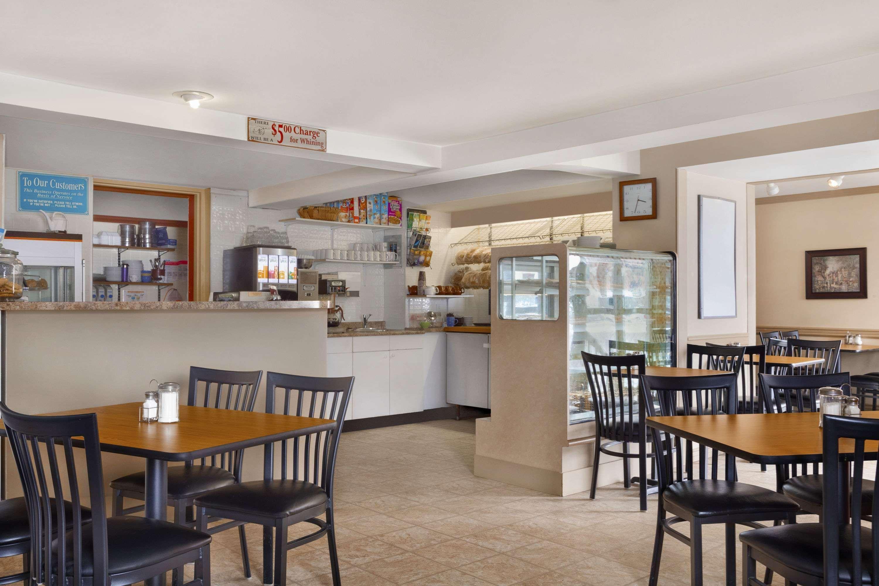 Days Inn & Suites By Wyndham Sault Ste. Marie On Экстерьер фото