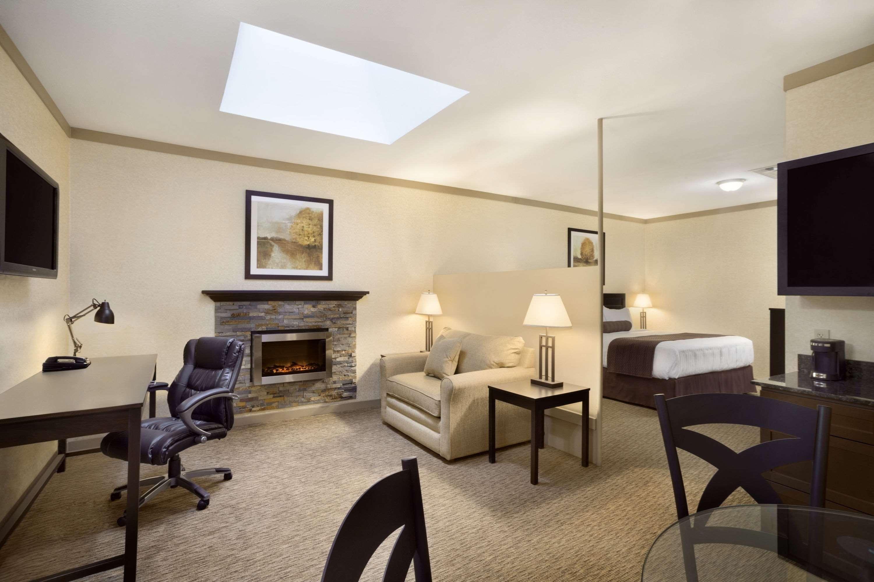 Days Inn & Suites By Wyndham Sault Ste. Marie On Экстерьер фото