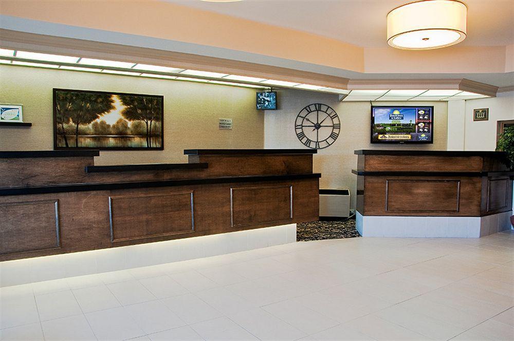 Days Inn & Suites By Wyndham Sault Ste. Marie On Экстерьер фото