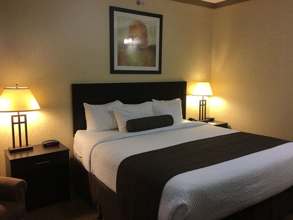Days Inn & Suites By Wyndham Sault Ste. Marie On Экстерьер фото