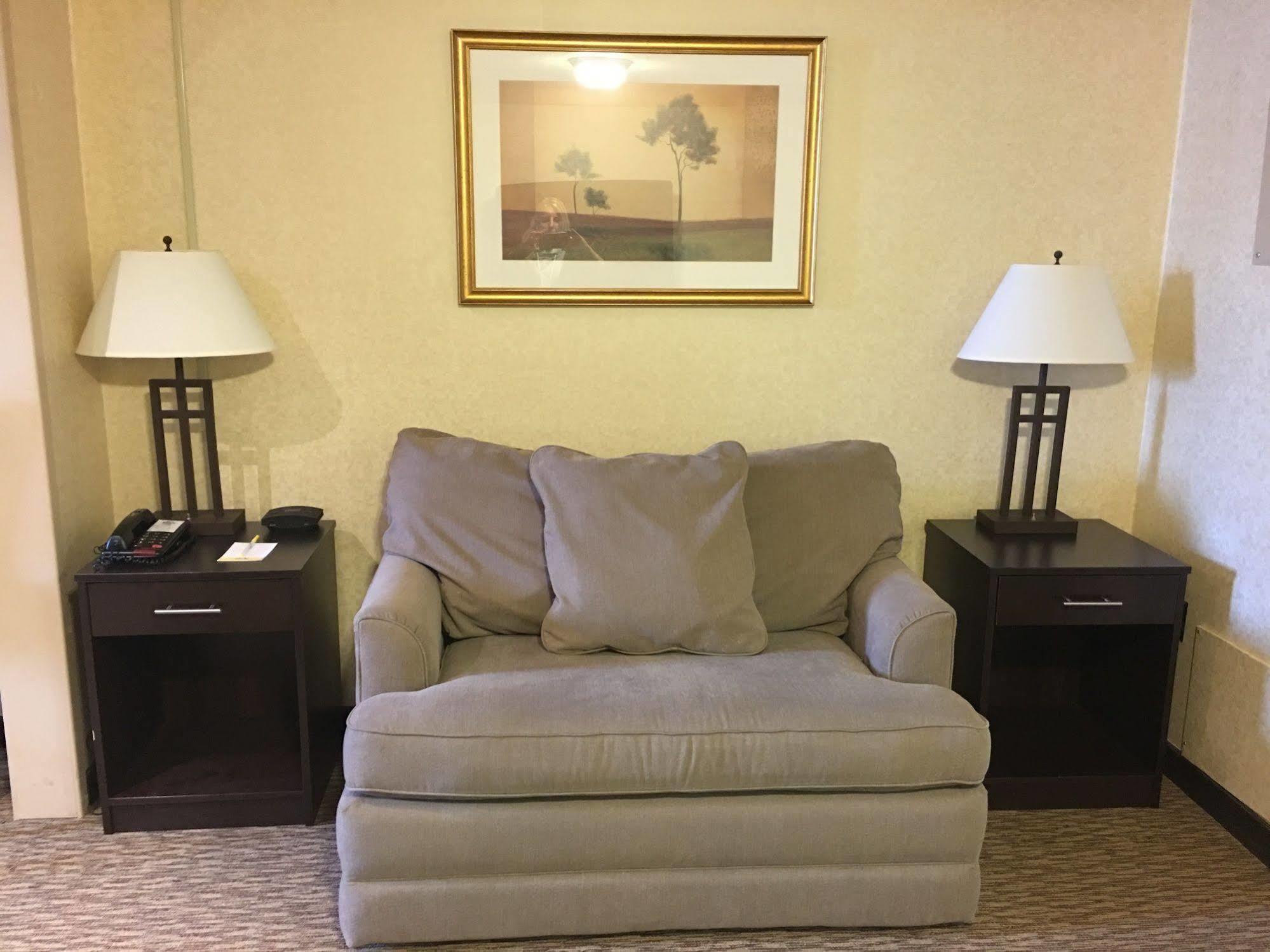 Days Inn & Suites By Wyndham Sault Ste. Marie On Экстерьер фото