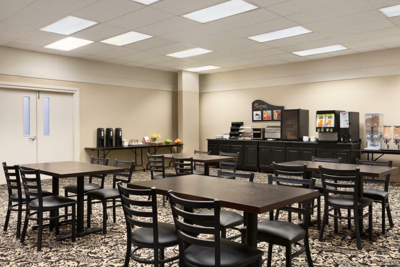 Days Inn & Suites By Wyndham Sault Ste. Marie On Экстерьер фото
